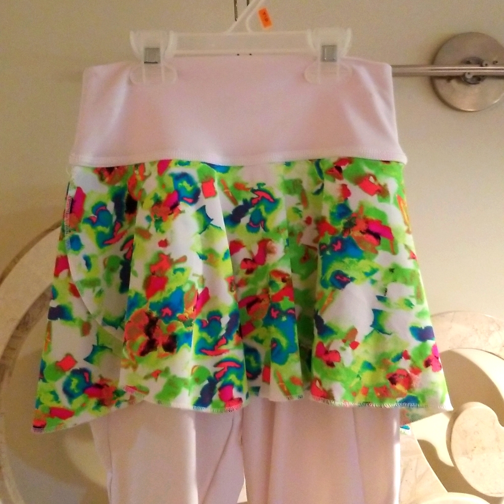 XS Custom-made Loret Capri Tennis Skirt with Ball Pockets on Capris